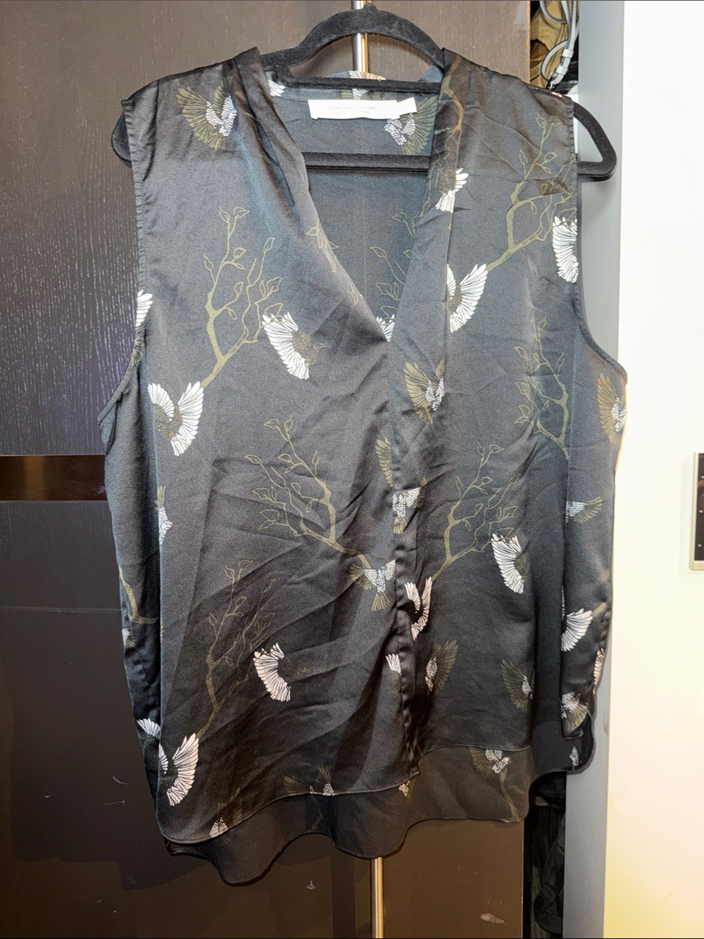 Black Sleeveless V-Neck Camisole with Bird Print-Contemporaine